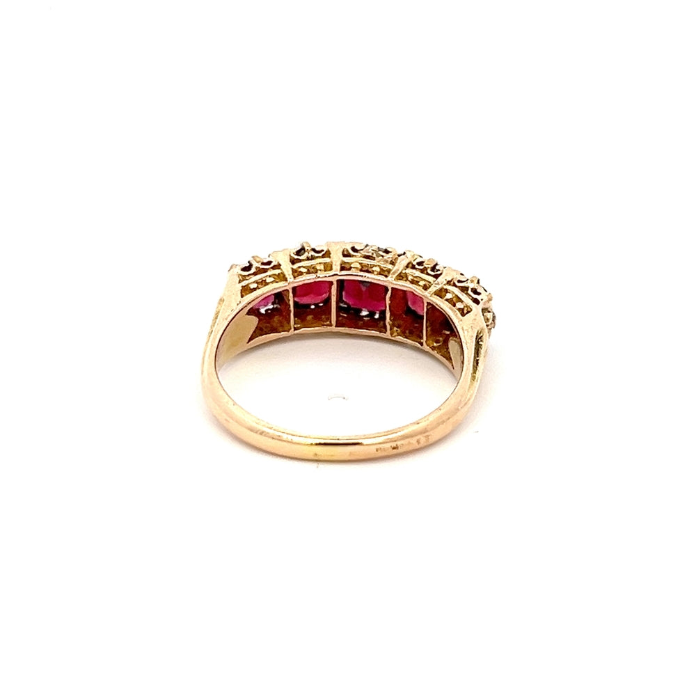 9ct Garnet 5 Stone Ring NV £600
