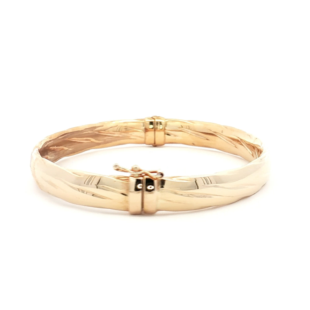 9ct Yellow Gold Bangle N.V. £900