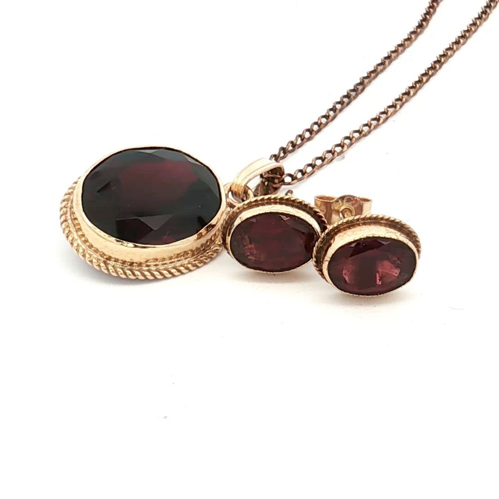 Set of 9ct Gold Garnet Pendant & Earrings N.V. £500