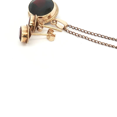 Set of 9ct Gold Garnet Pendant & Earrings N.V. £500