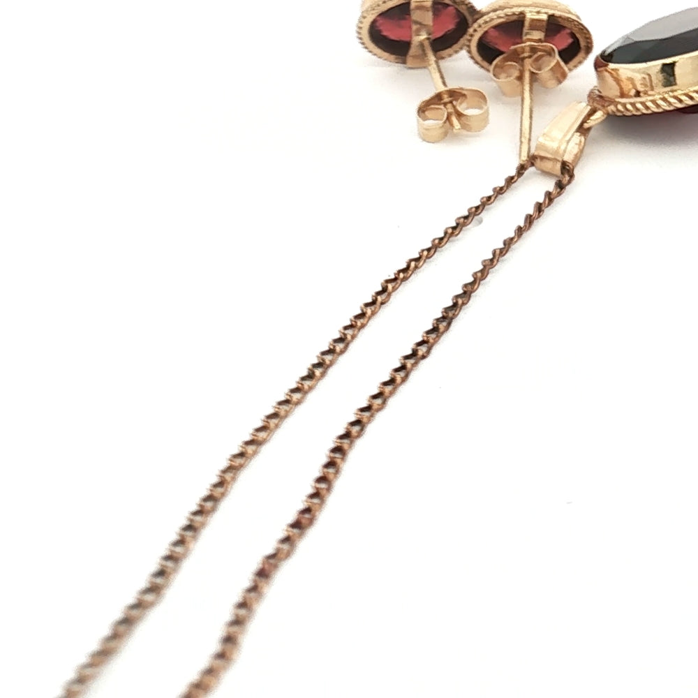 Set of 9ct Gold Garnet Pendant & Earrings N.V. £500