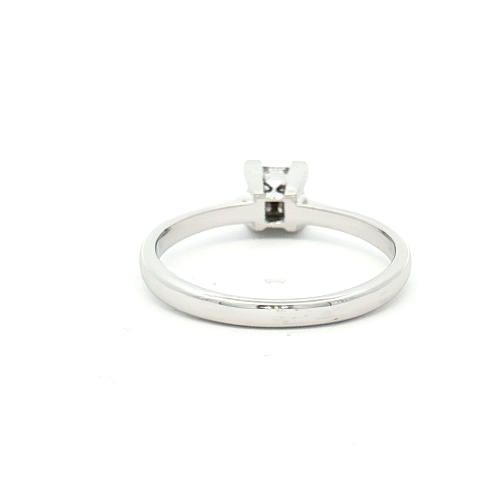 18ct White Gold 0.20ct Diamond Ring N.V. £900