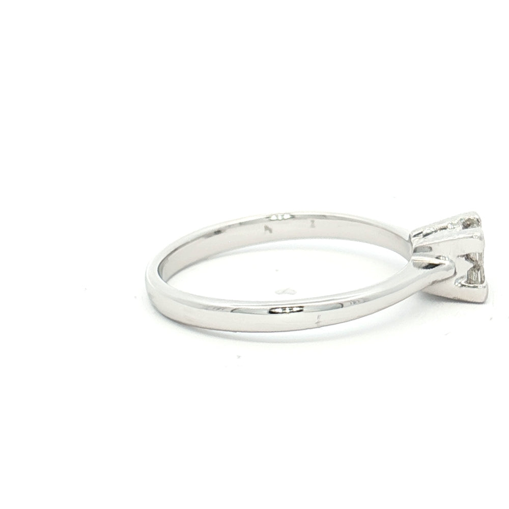 18ct White Gold 0.20ct Diamond Ring N.V. £900